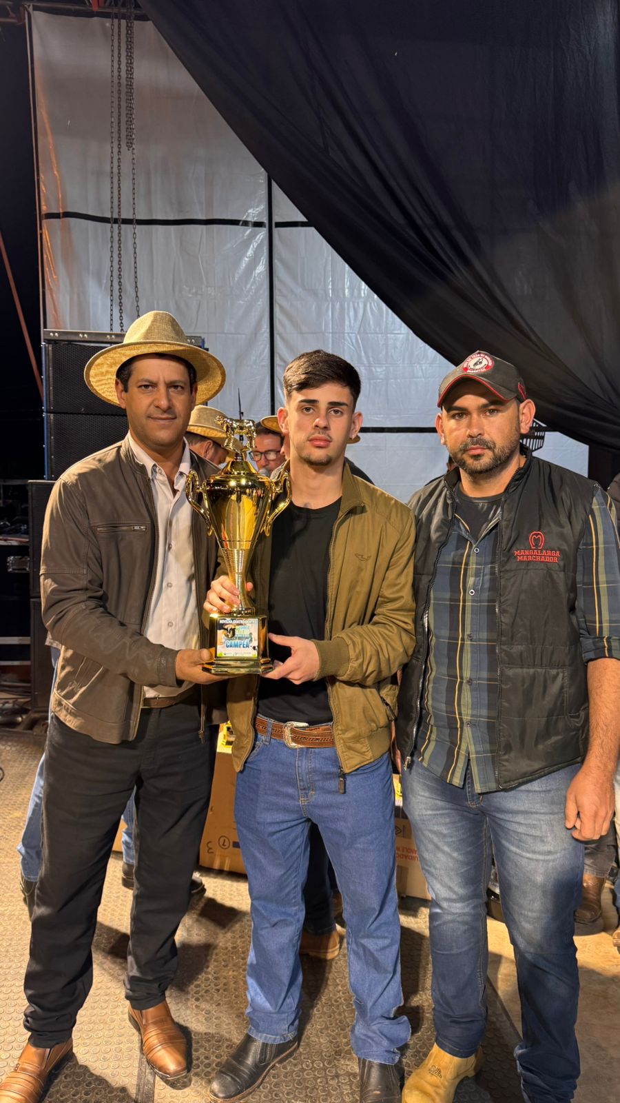 ENTREGA DE TROFÉUS